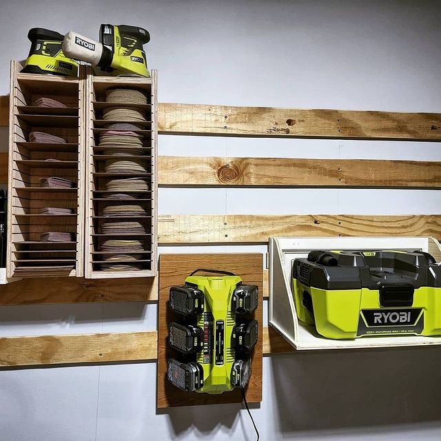 Sandpaper has never been so organised as it is in sweetingrid's french cleat storage system 👌