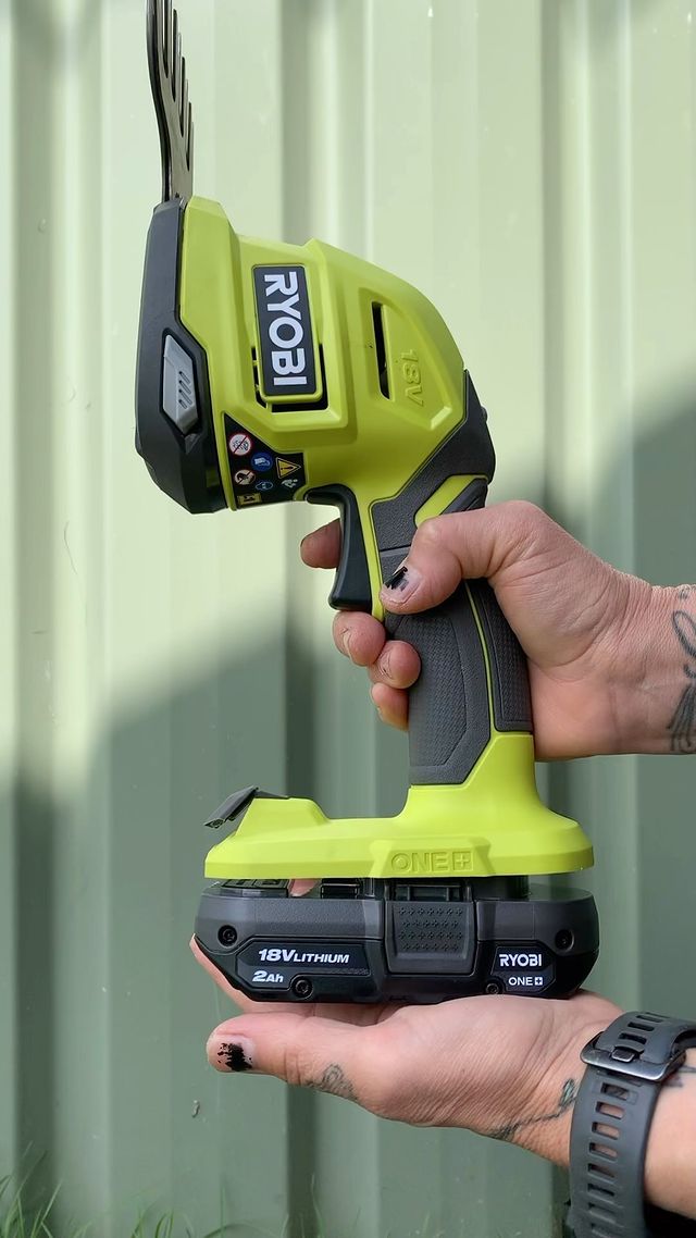 Easy way to cut grass in small delicate areas of the garden with the RYOBI 18V Grass Shears. RYOBI products are available from Bunnings Warehouse In-store, Online or through Click and Collect. ryobiau #RYOBIAU #busychrisgardening