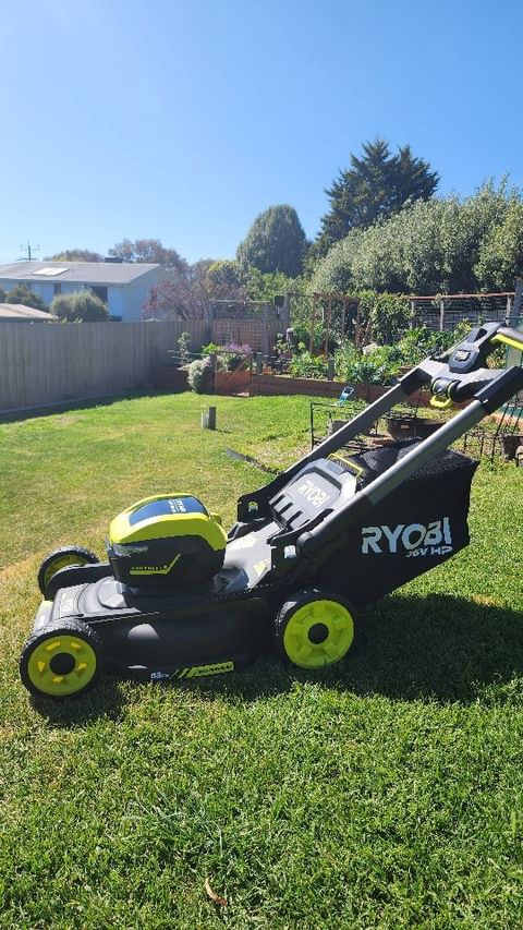 Unboxing the 21" (53cm) ryobiau 36V HP™ Brushless Self-propelled Lawn Mower.

Along with the mower, in the box you'll get:

- 1x 36V 6Ah battery and 1x 4Ah 36V battery
- 3 port charging station
- 68L catcher
- Mulching plug
- Side throw chute

Features I love:

- Multi blade cross cut 
- Self-propelled and easy to use
- Easy height adjustment (25mm-101mm)
- Side discharge, catch or mulch
- Dual battery that automatically increases power when needed 

I'm loving the new mower and how easy it is to use. The larger blade size saves time, and it's paired perfectly with the Ryobi 36V Brushless Line Trimmer.

My new lawn mower, along with the full range of ryobiau 36V products are available from Bunnings Warehouse in store, online or through click and collect.