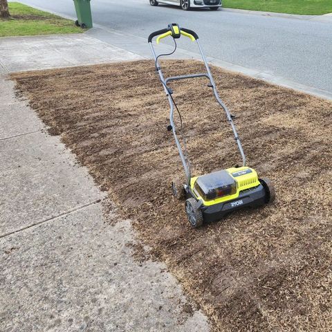 Remove the dead layer of grass that is stopping your lawn from thriving with our 2 x 18V ONE+ Brushless Scarifier 🌱

Add this tool to your wish list today!

📷: @ezylawns 

#RYOBIau #batterypowered #RYOBIpowertools #RYOBImade #lawncare #scarifier
