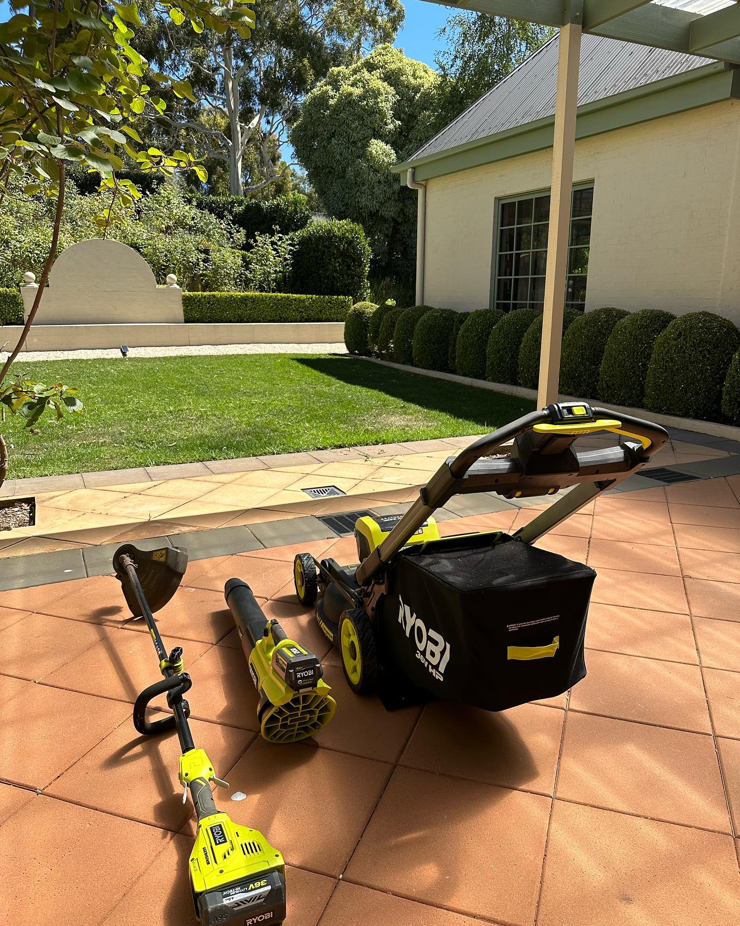 Edge ✅ Blow ✅ Mow ✅ . Sometimes sounds counterintuitive to do it in this order, but try it once and it all makes sense! ryobiau #ryobimade 36V collection doing the job very well!