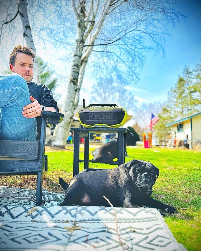 Whether you’re completing a DIY project or chilling in the park with your best mate! The RYOBI Hybrid 2 Speaker Radio with Bluetooth is a must have for all music lovers 📻 

Add a RYOBI speaker to your wish list today.

#RYOBIau #batterypowered #RYOBIpowertools #Project #DIY #RYOBImade