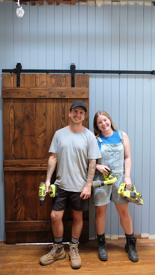 DIY RECYCLED BARN DOOR 🚪👷‍♀🛠
We’re currently renovating our 100 year+ Queenslander home and our newest project was creating a unique barn door with ryobiau using old planks from the salvage yard! We were shocked how well this one turned out!! So excited to finish our master suite 🏠 #ad #ryobimade

#diyhome #homereno #barndoor #diyproject #homedesign #handmade