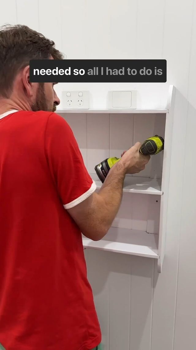 👀 Check out @renowayoflife working her DIY magic with the RYOBI 18V ONE+ Random Orbital Sander to give a shelf a stylish upgrade for her daughter's room! 
Curious about how she does it? Play and find out! 

Add this tool to your wish list today!

#RYOBIau #batterypowered #RYOBIpowertools #Project #DIY #Sanding #RYOBIMade
